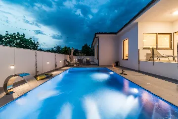 Contemporary Villa with Heated Pool in Pula