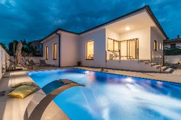 Contemporary Villa with Heated Pool in Pula