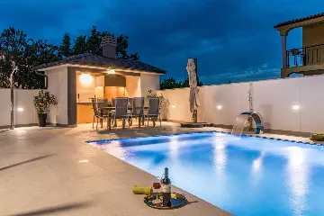 Contemporary Villa with Heated Pool in Pula