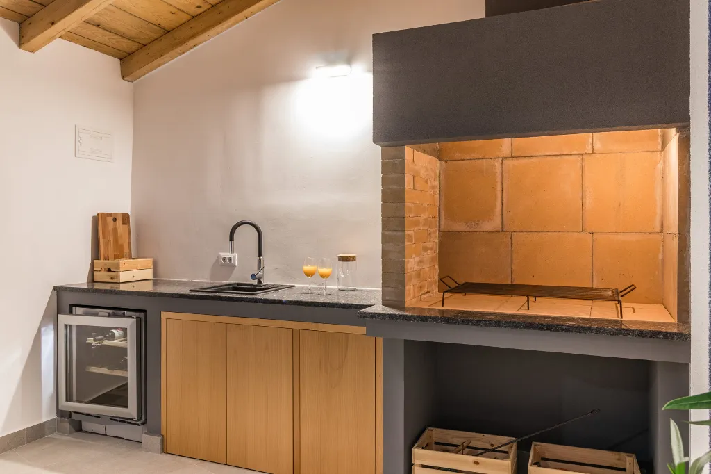 Contemporary Villa with Heated Pool in Pula