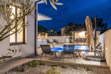 Contemporary Villa with Heated Pool in Pula
