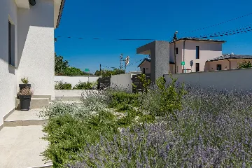 Contemporary Villa with Heated Pool in Pula