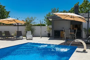 Contemporary Villa with Heated Pool in Pula
