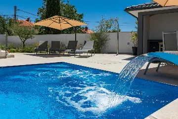 Contemporary Villa with Heated Pool in Pula