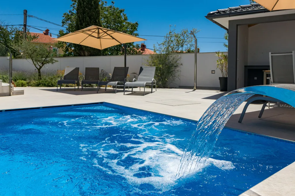Contemporary Villa with Heated Pool in Pula