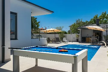 Contemporary Villa with Heated Pool in Pula