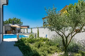 Contemporary Villa with Heated Pool in Pula