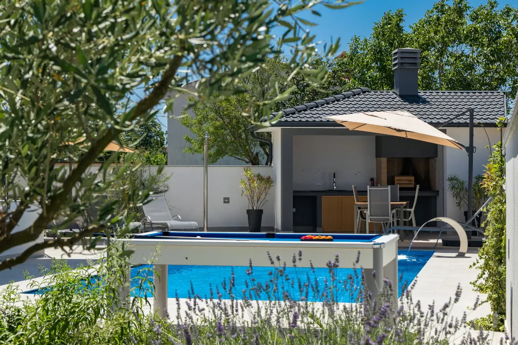 Contemporary Villa with Heated Pool in Pula