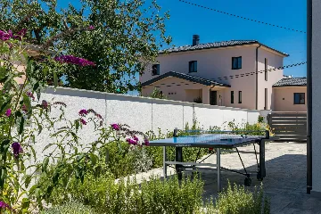 Contemporary Villa with Heated Pool in Pula