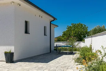 Contemporary Villa with Heated Pool in Pula