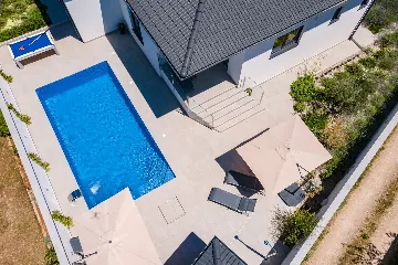 Contemporary Villa with Heated Pool in Pula