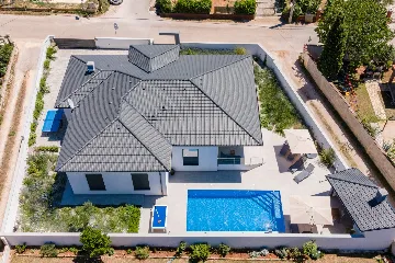 Contemporary Villa with Heated Pool in Pula