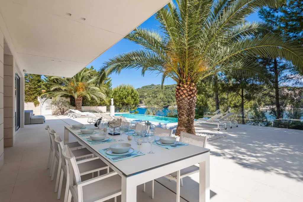 Seaside Villa Retreat with Pool in Selca