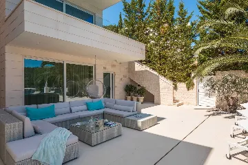 Seaside Villa Retreat with Pool in Selca