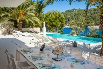 Seaside Villa Retreat with Pool in Selca