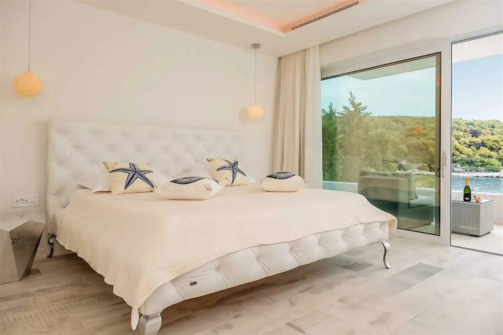 Seaside Villa Retreat with Pool in Selca