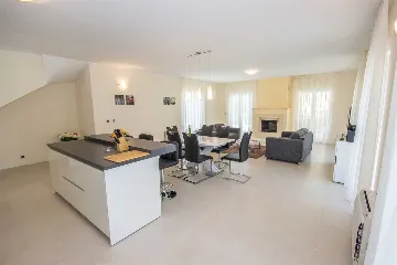 Contemporary Villa with Pool in Splitska