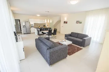 Contemporary Villa with Pool in Splitska