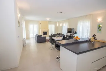 Contemporary Villa with Pool in Splitska