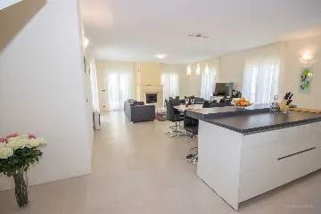 Contemporary Villa with Pool in Splitska