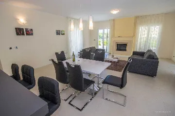 Contemporary Villa with Pool in Splitska