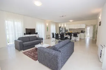 Contemporary Villa with Pool in Splitska