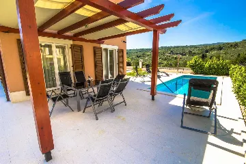 Contemporary Villa with Pool in Splitska