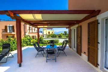 Contemporary Villa with Pool in Splitska