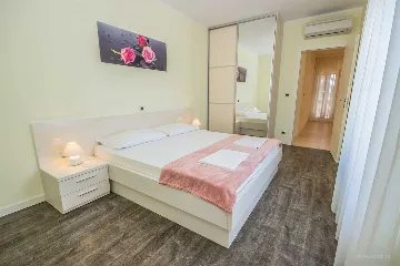 Contemporary Villa with Pool in Splitska