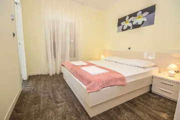 Contemporary Villa with Pool in Splitska