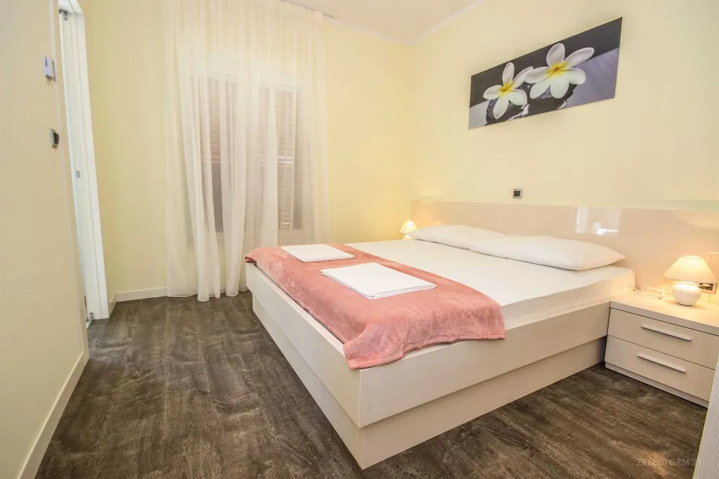 Contemporary Villa with Pool in Splitska