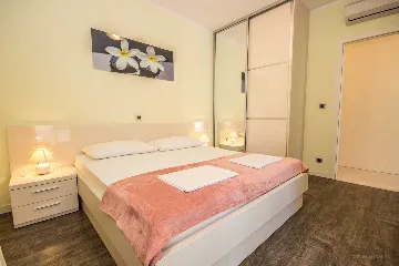 Contemporary Villa with Pool in Splitska