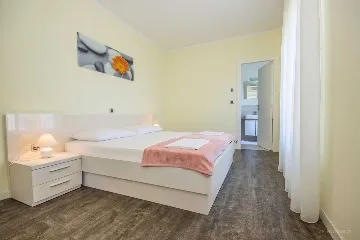 Contemporary Villa with Pool in Splitska