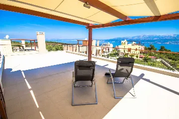 Contemporary Villa with Pool in Splitska