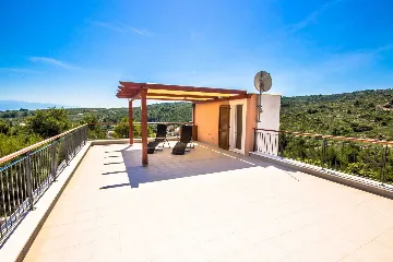 Contemporary Villa with Pool in Splitska