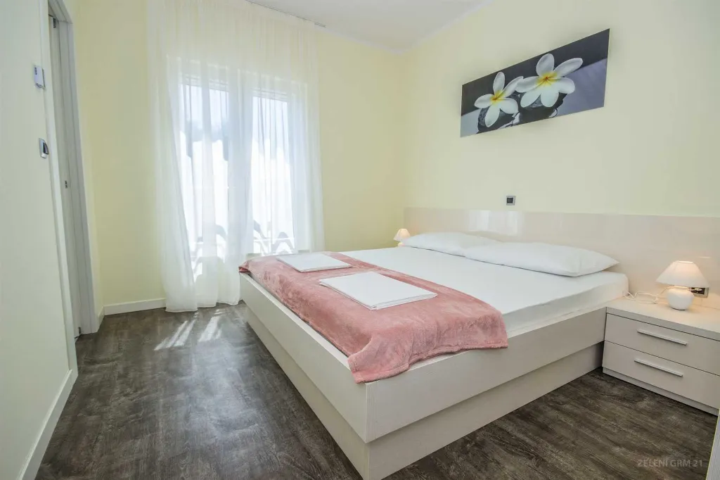 Contemporary Villa with Pool in Splitska