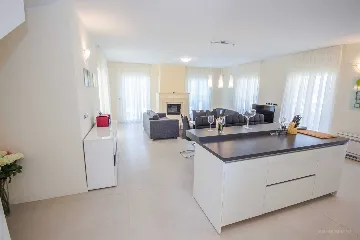 Modern Family Villa with Pool in Splitska