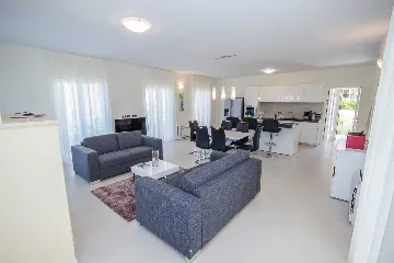 Modern Family Villa with Pool in Splitska