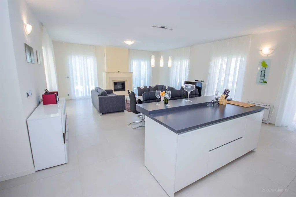 Modern Family Villa with Pool in Splitska
