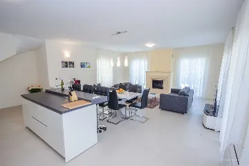 Modern Family Villa with Pool in Splitska