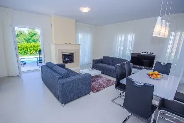 Modern Family Villa with Pool in Splitska