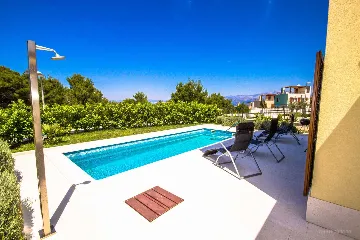 Modern Family Villa with Pool in Splitska