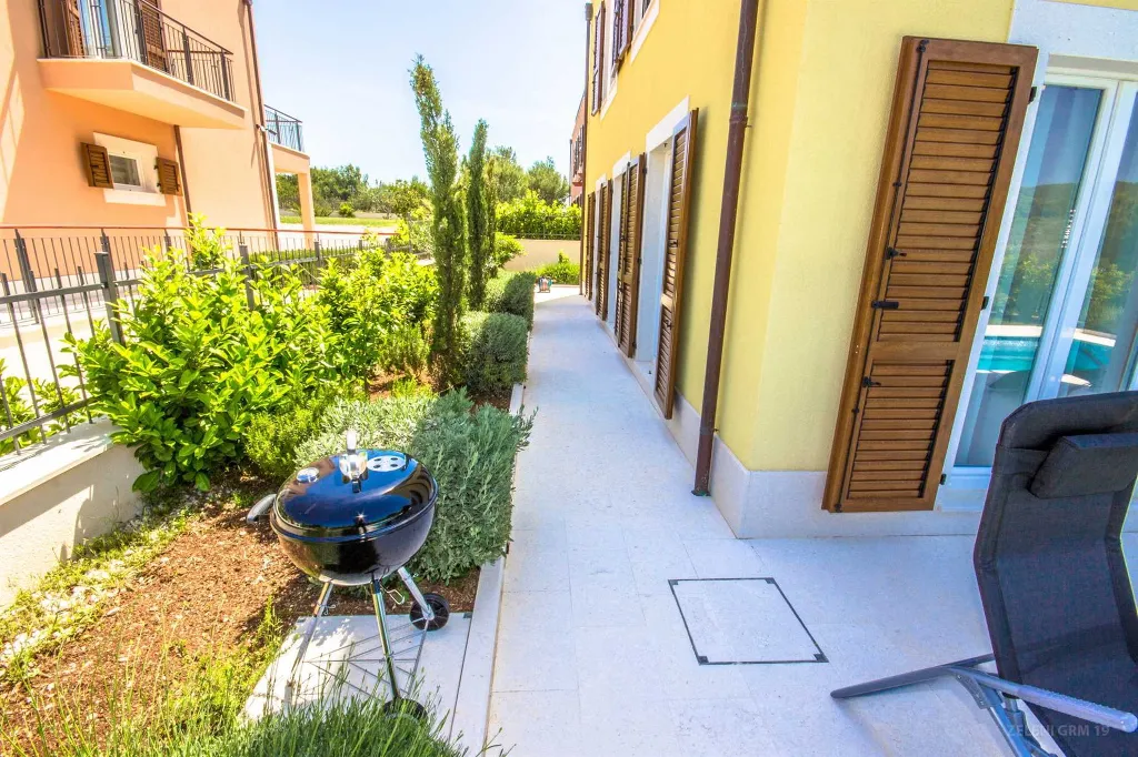 Modern Family Villa with Pool in Splitska
