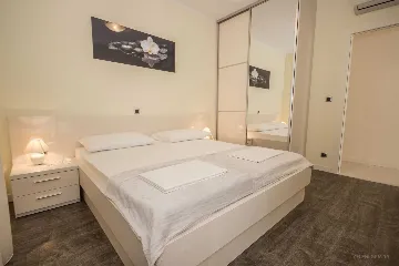 Modern Family Villa with Pool in Splitska