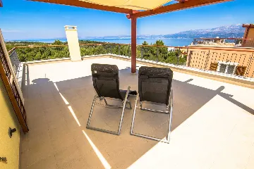 Modern Family Villa with Pool in Splitska