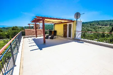 Modern Family Villa with Pool in Splitska
