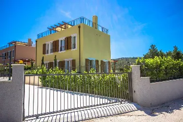 Modern Family Villa with Pool in Splitska