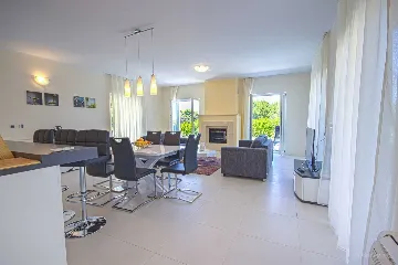 Modern Family Villa with Pool in Splitska