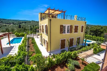 Modern Family Villa with Pool in Splitska