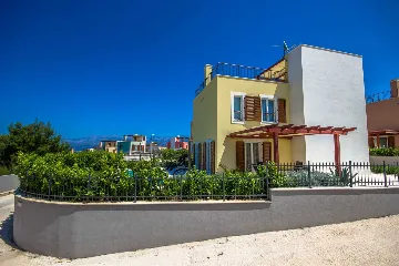 Modern Family Villa with Pool in Splitska